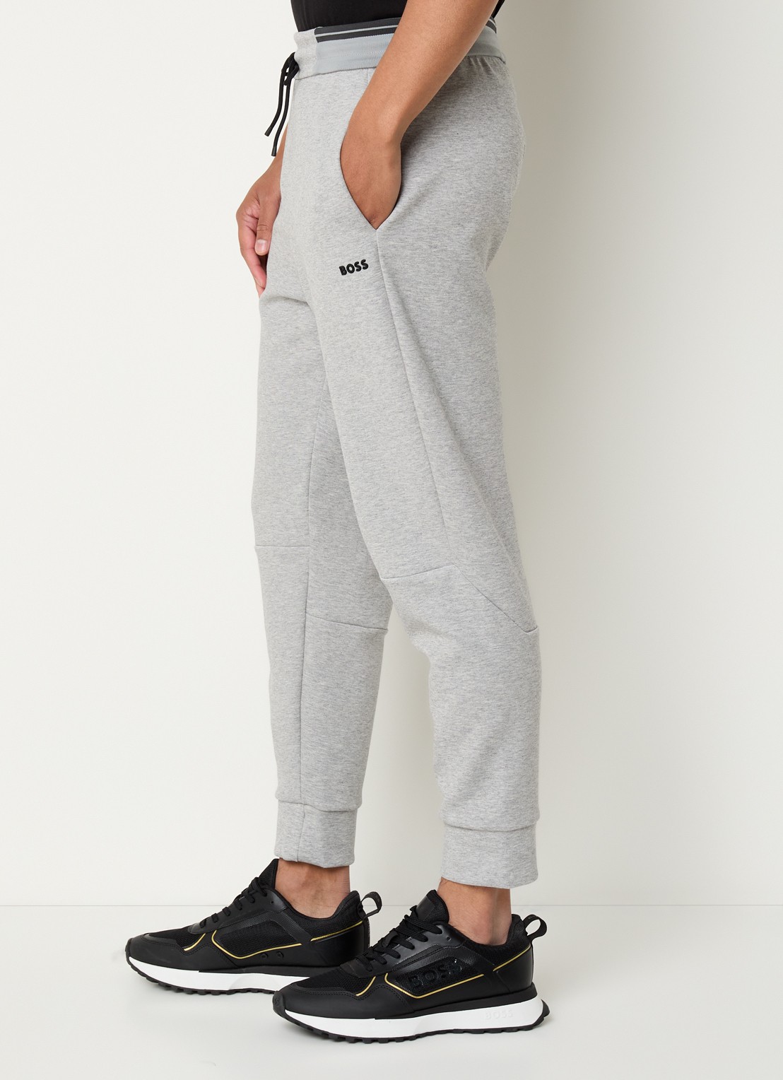 BOSS Tapered fit joggingbroek met steekzakken - detail 3 lichtgrijs