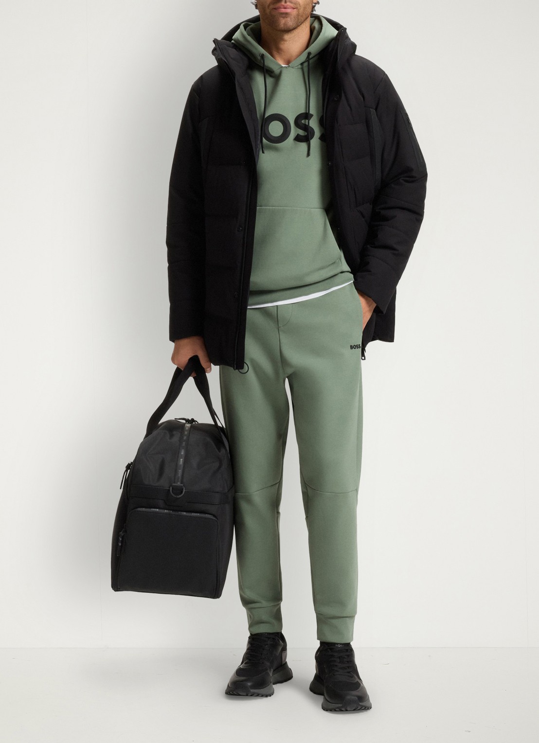BOSS Tapered fit joggingbroek met steekzakken - voorkant 5 groen
