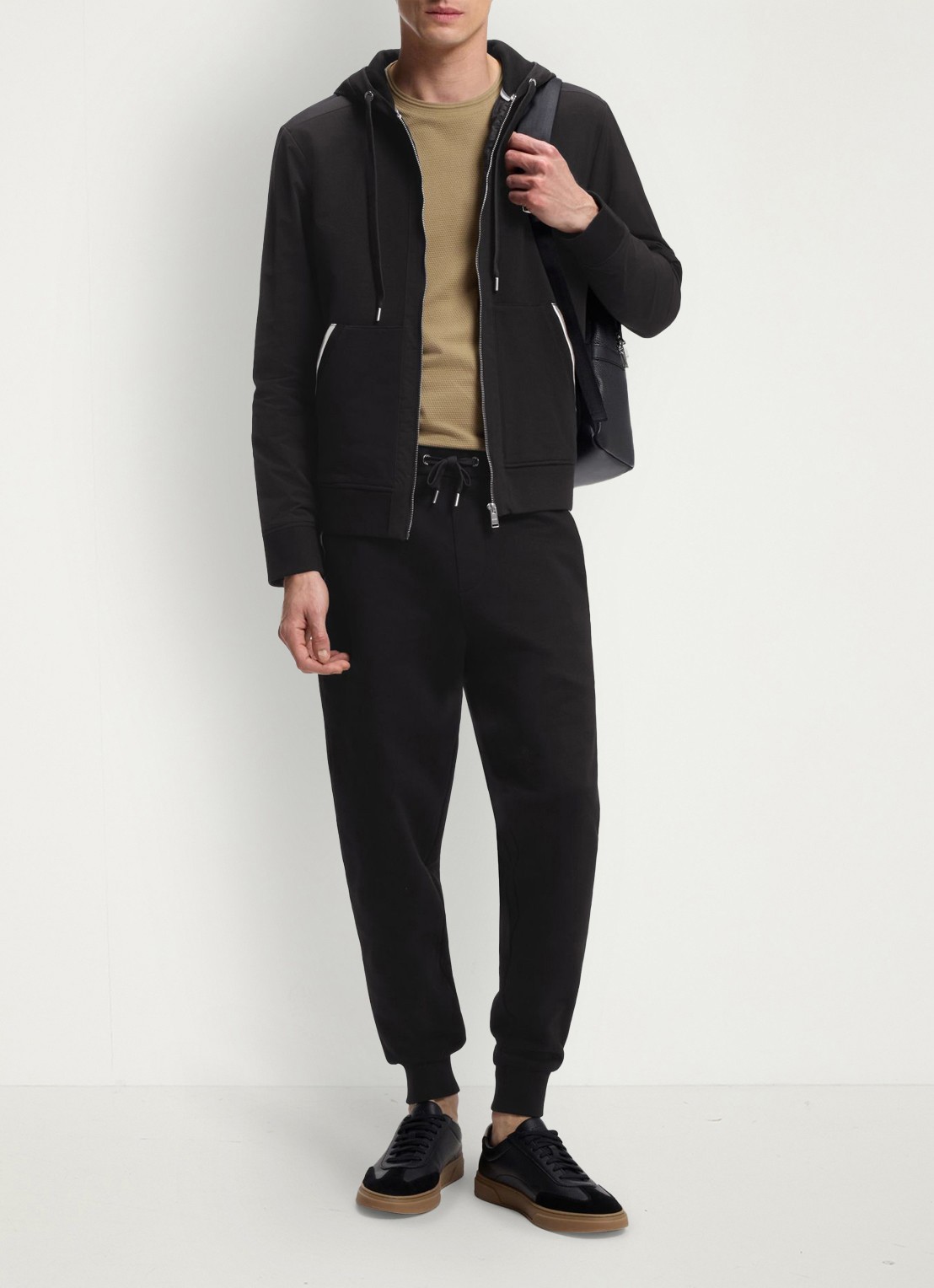 BOSS Tapered fit joggingbroek met steekzakken - voorkant 3 zwart