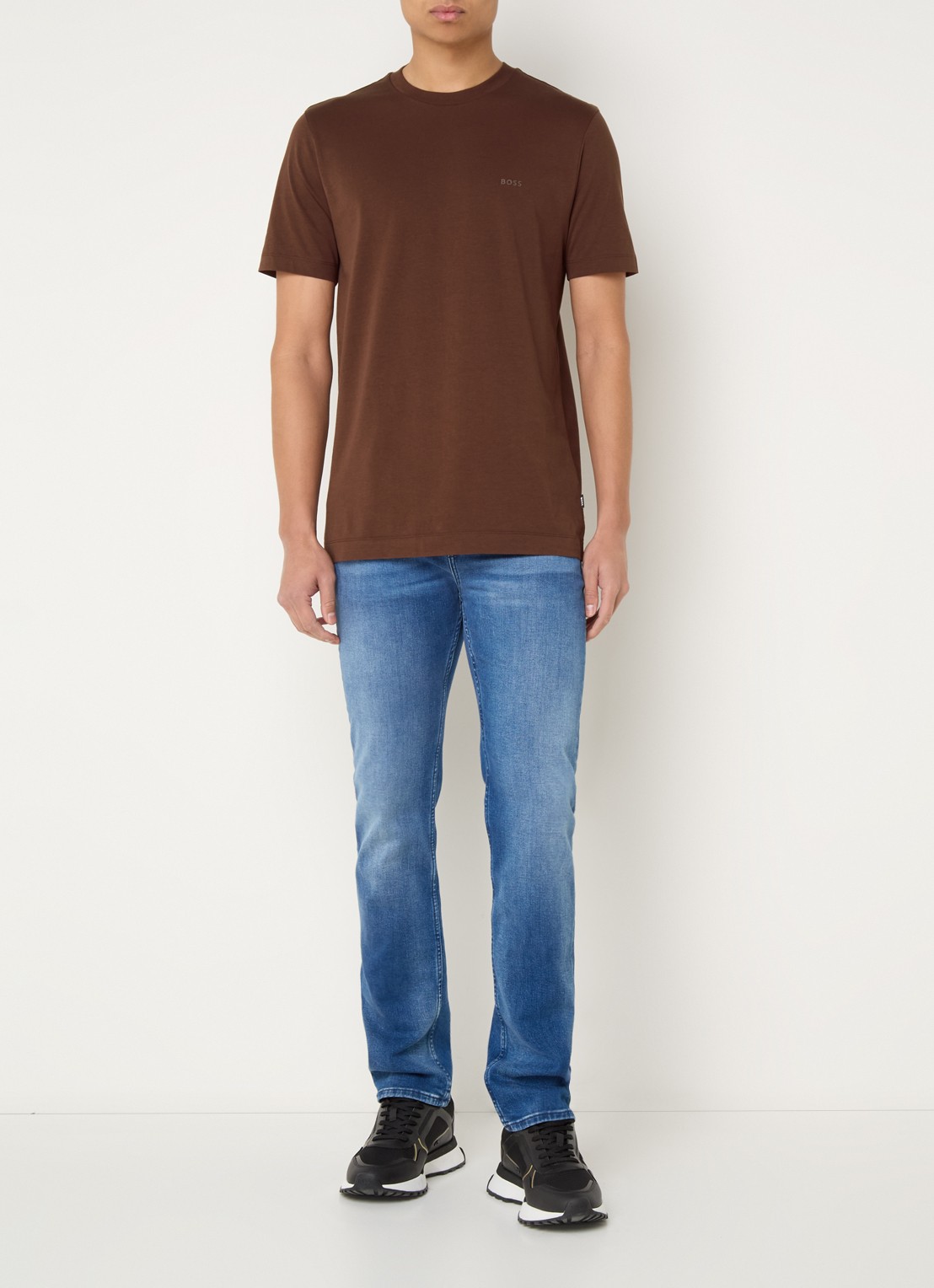 BOSS Thompson T-shirt met logo - voorkant 3 donkerbruin