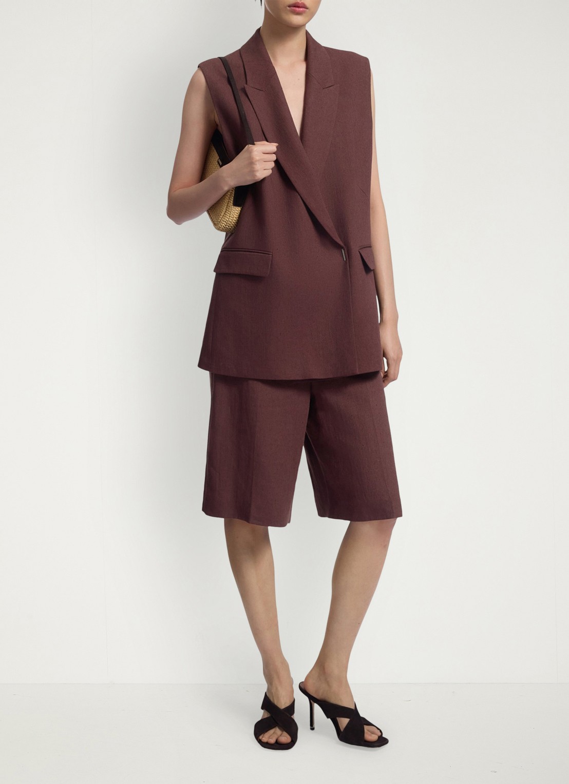BOSS Tianala high waist loose fit korte broek met plooien - voorkant 3 dark brown-206 / bruin