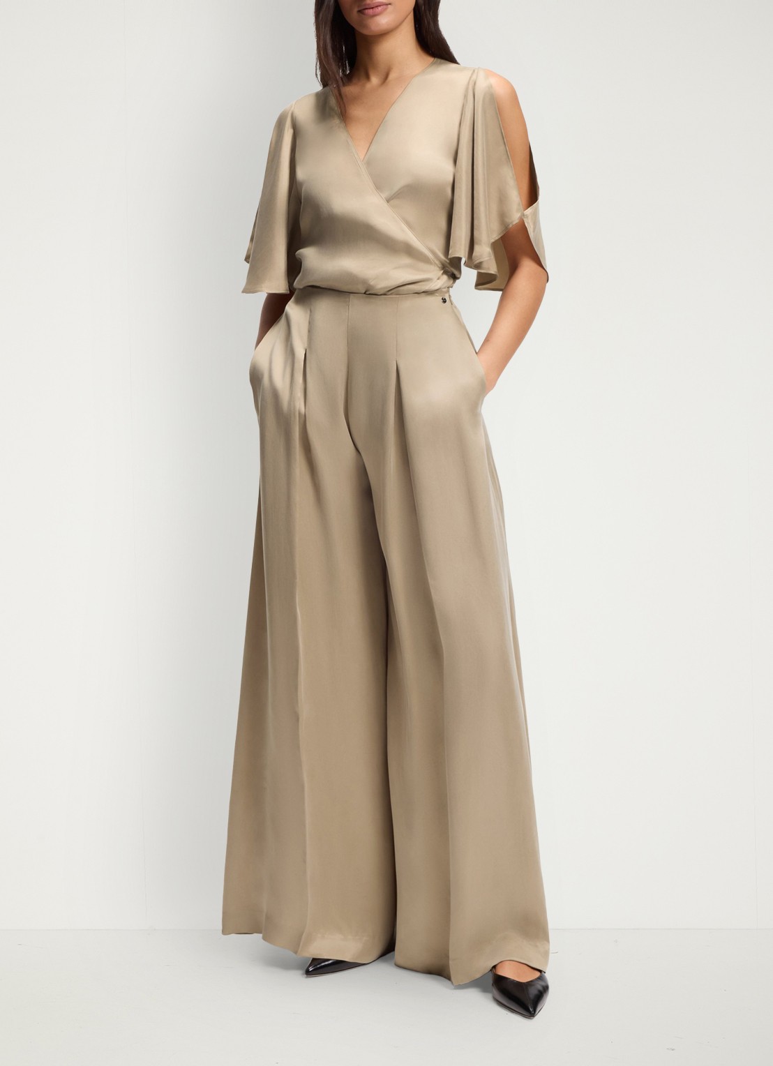 BOSS Wikkeltop met vlindermouw - detail 3 beige
