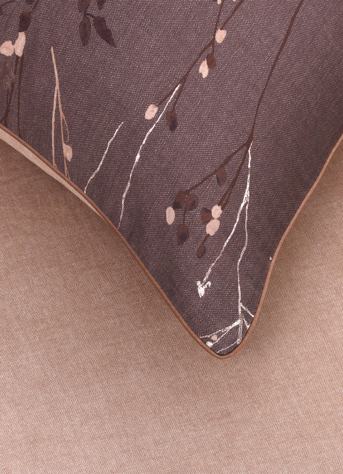 BOSS Wild Millet kussensloop 120TC - detail 2 bruin