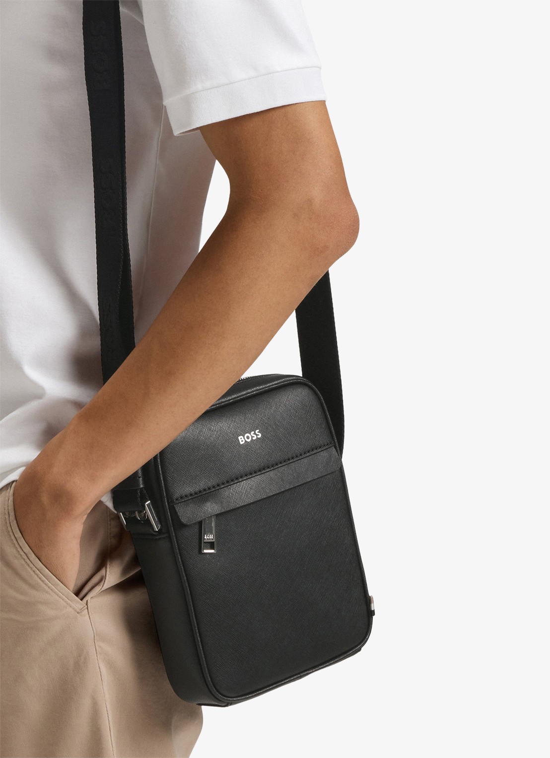 BOSS Zair crossbodytas van leer - voorkant 3 zwart
