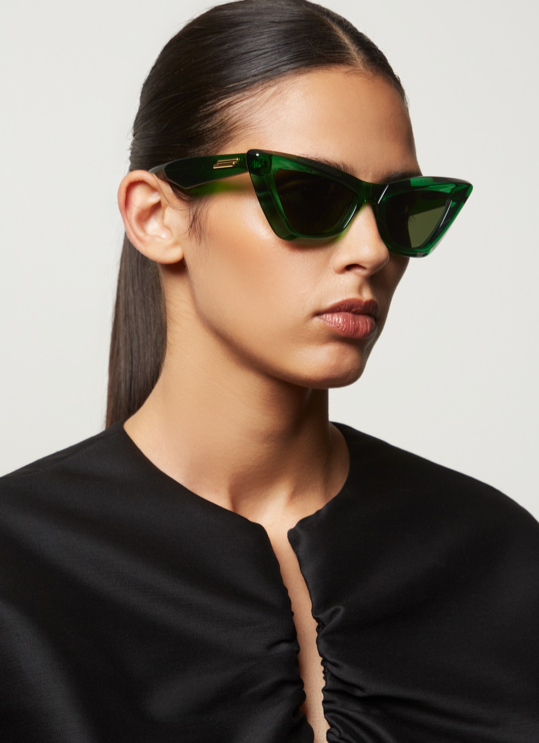 Bottega Veneta Cat Eye zonnebril BV1101S - voorkant 5 groen