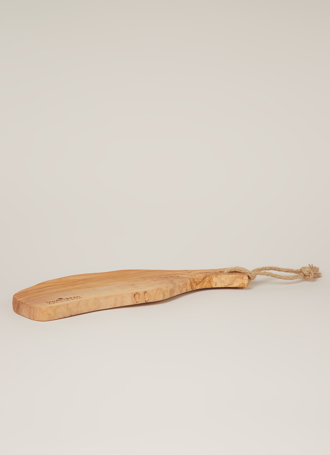 Bowls and Dishes Serveerplank van olijfhout met handvat 40 cm  - voorkant 2 bruin