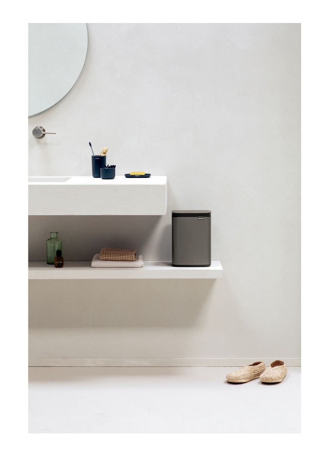 Brabantia Bo afvalemmer 4 liter met kunststof binnenemmer - voorkant 2 zilver