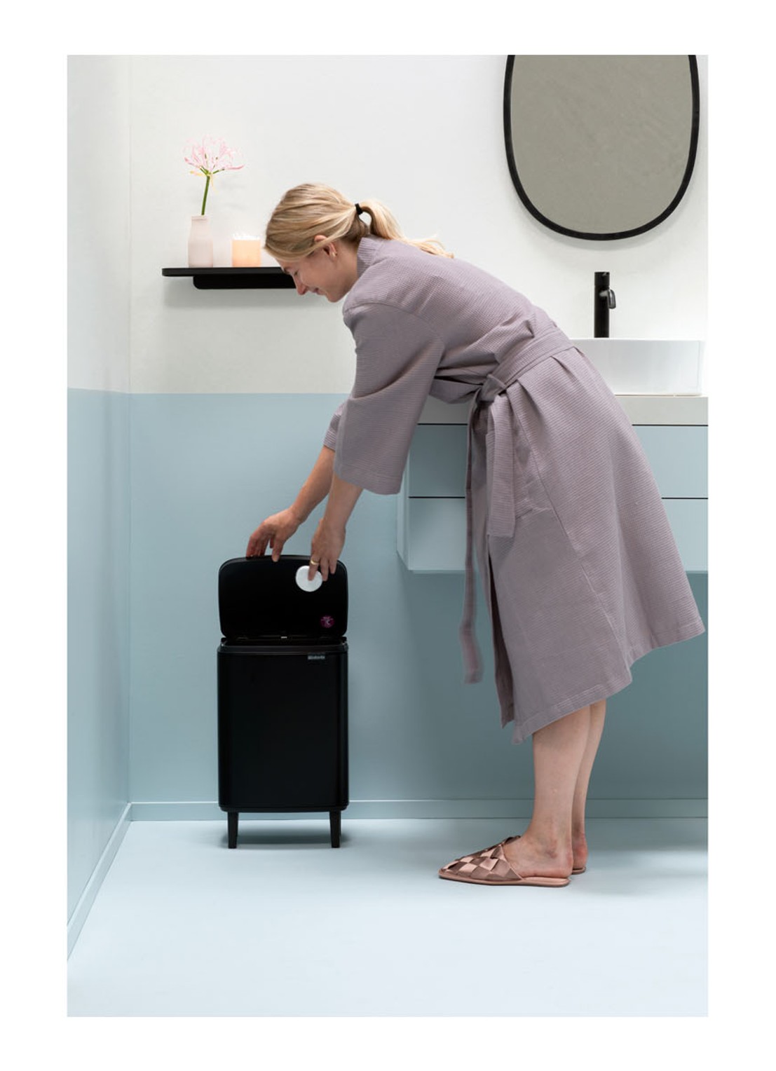 Brabantia Bo Hi afvalemmer 12 liter met kunststof binnenemmer - voorkant 2 zwart