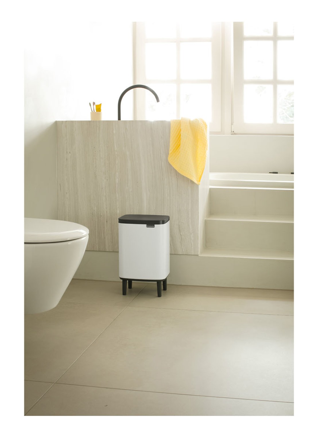 Brabantia Bo Hi afvalemmer 7 liter met kunststof binnenemmer - voorkant 6 wit