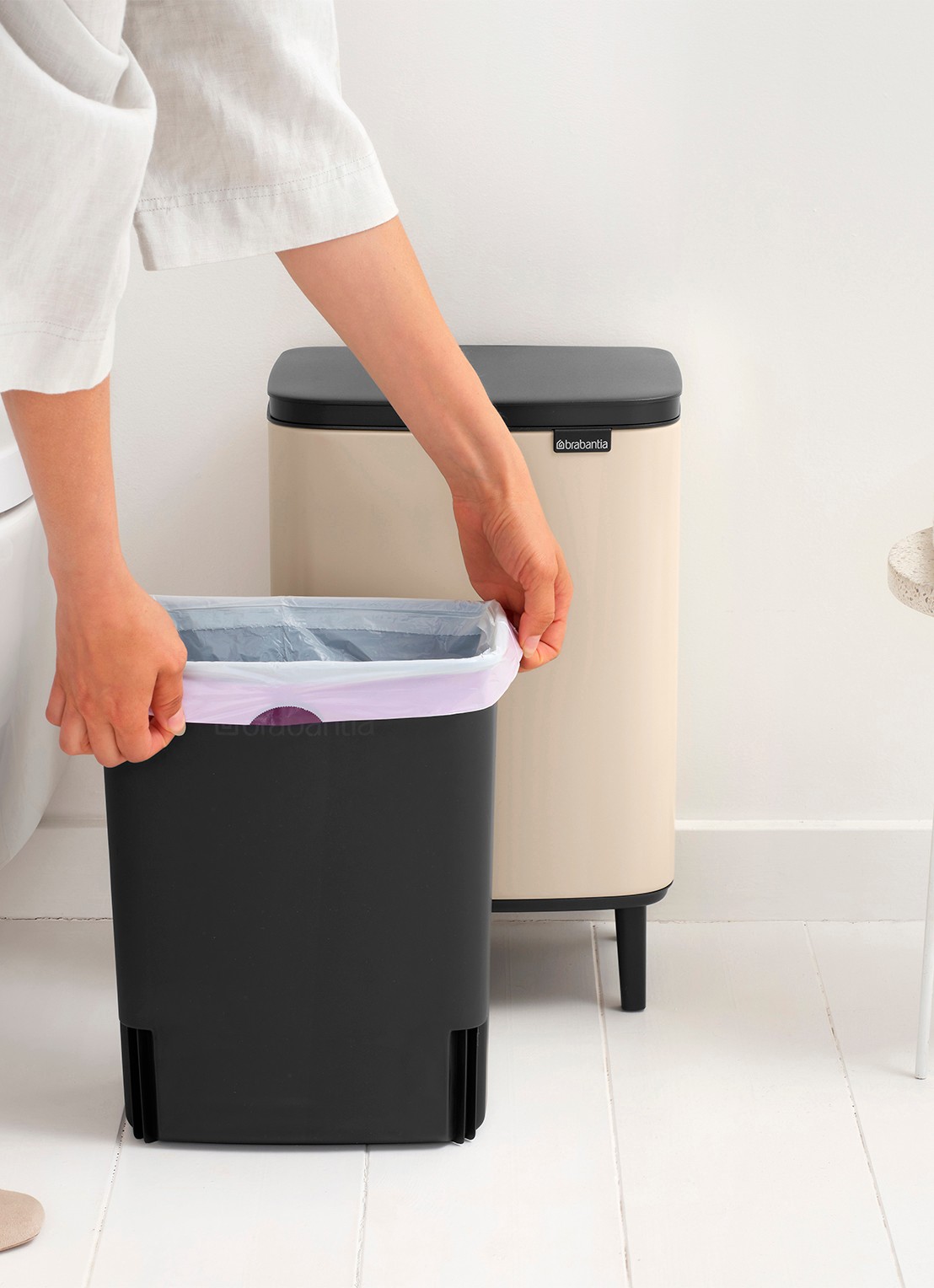 Brabantia Bo Hi prullenbak 12 liter - detail 5 beige