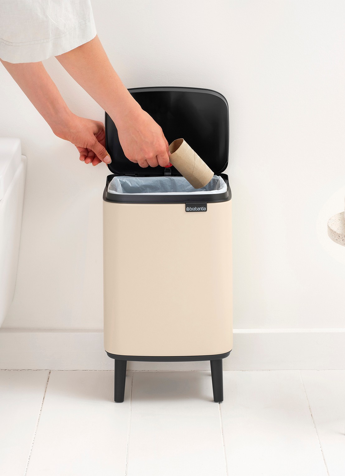 Brabantia Bo Hi prullenbak 7 liter - detail 7 beige