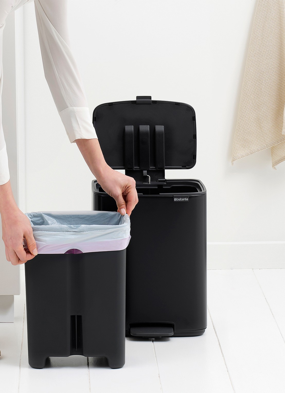 Brabantia Bo pedaalemmer 12 liter - detail 8 zwart