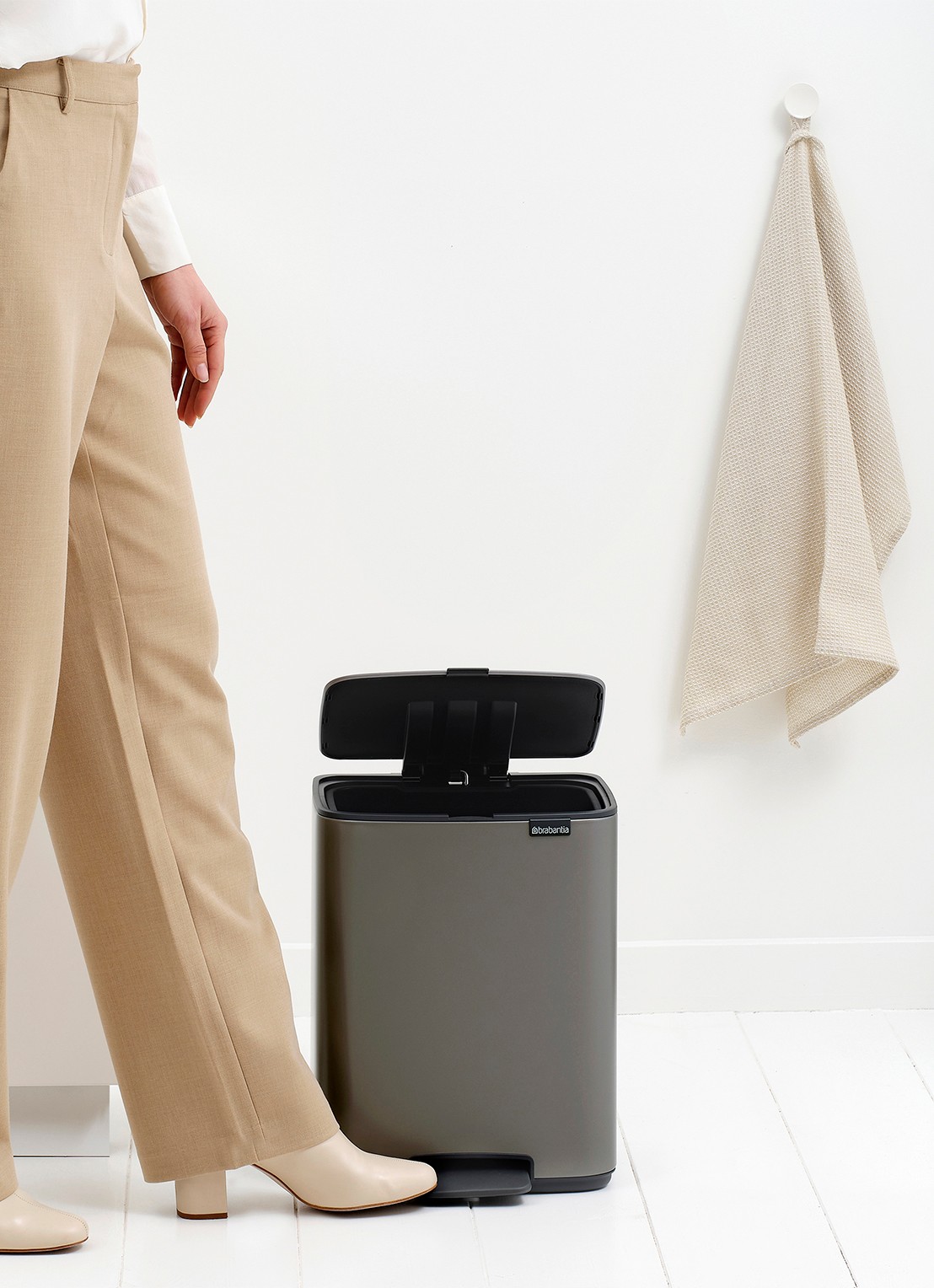 Brabantia Bo pedaalemmer 12 liter - detail 3 grijs