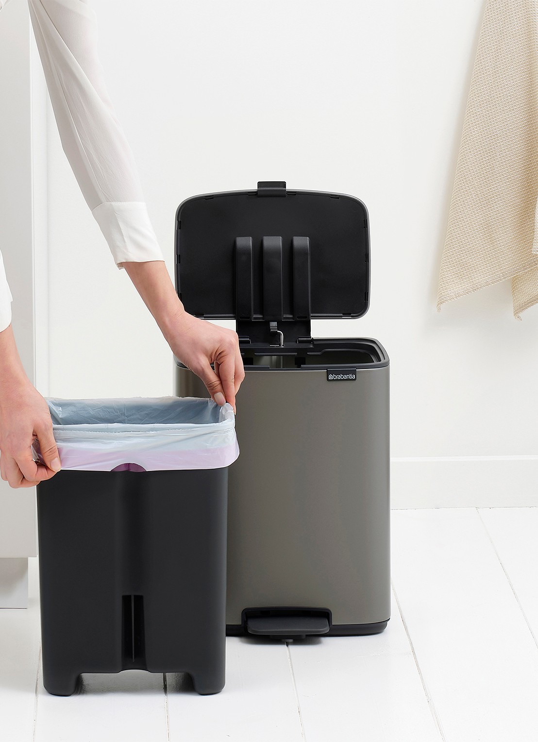 Brabantia Bo pedaalemmer 12 liter - detail 4 grijs