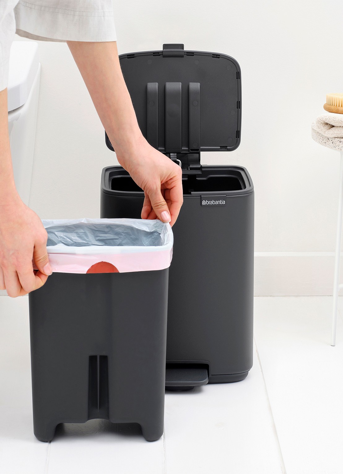 Brabantia Bo  pedaalemmer 2 x 30 liter - detail 3 grijs