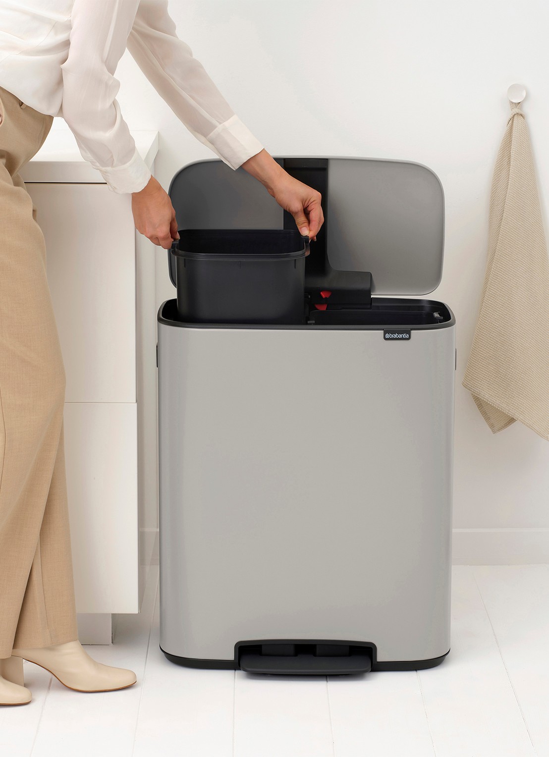 Brabantia Bo pedaalemmer 2 x 30 liter - detail 4 middengrijs