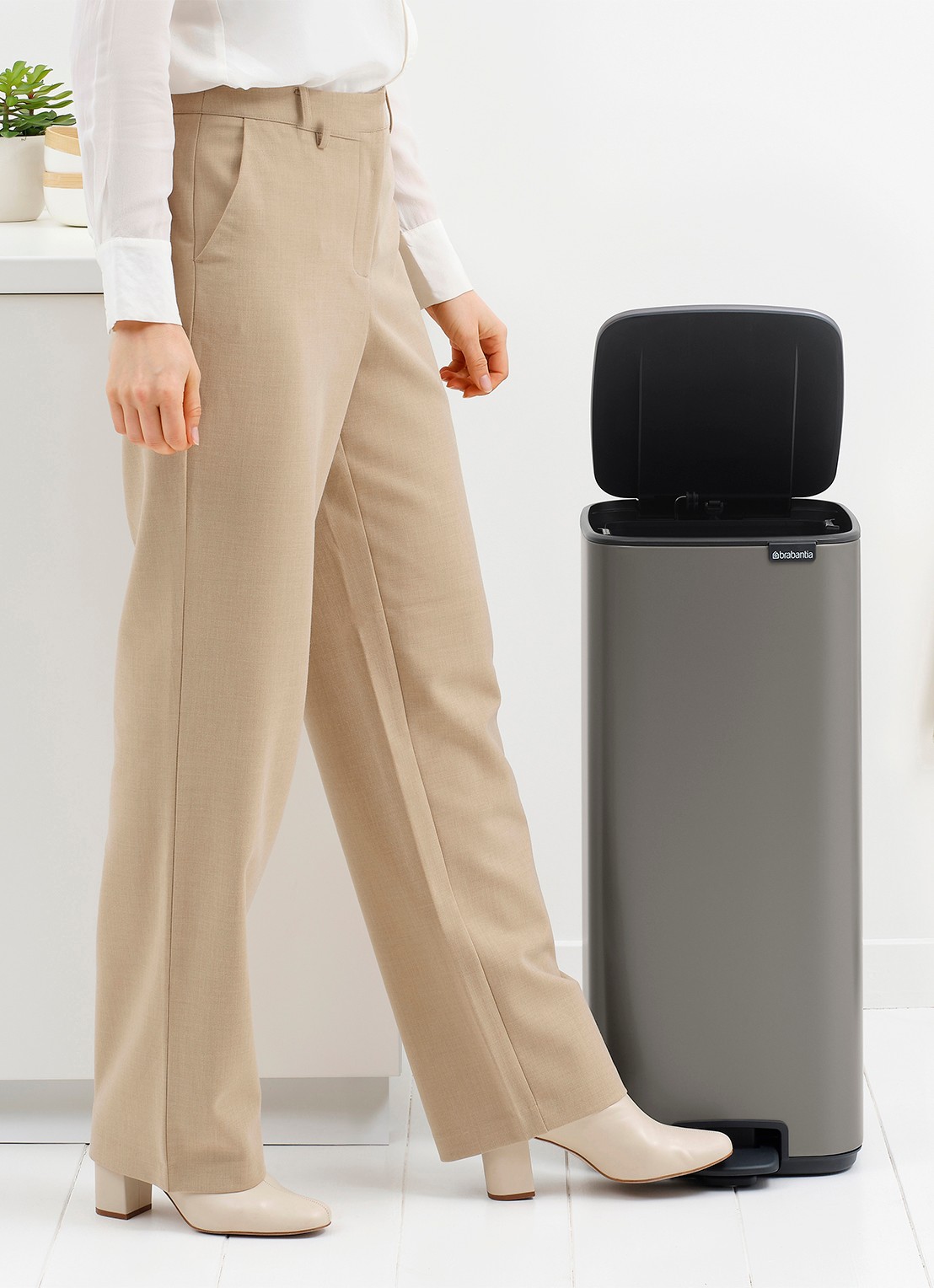 Brabantia Bo pedaalemmer 30 liter - detail 3 grijs