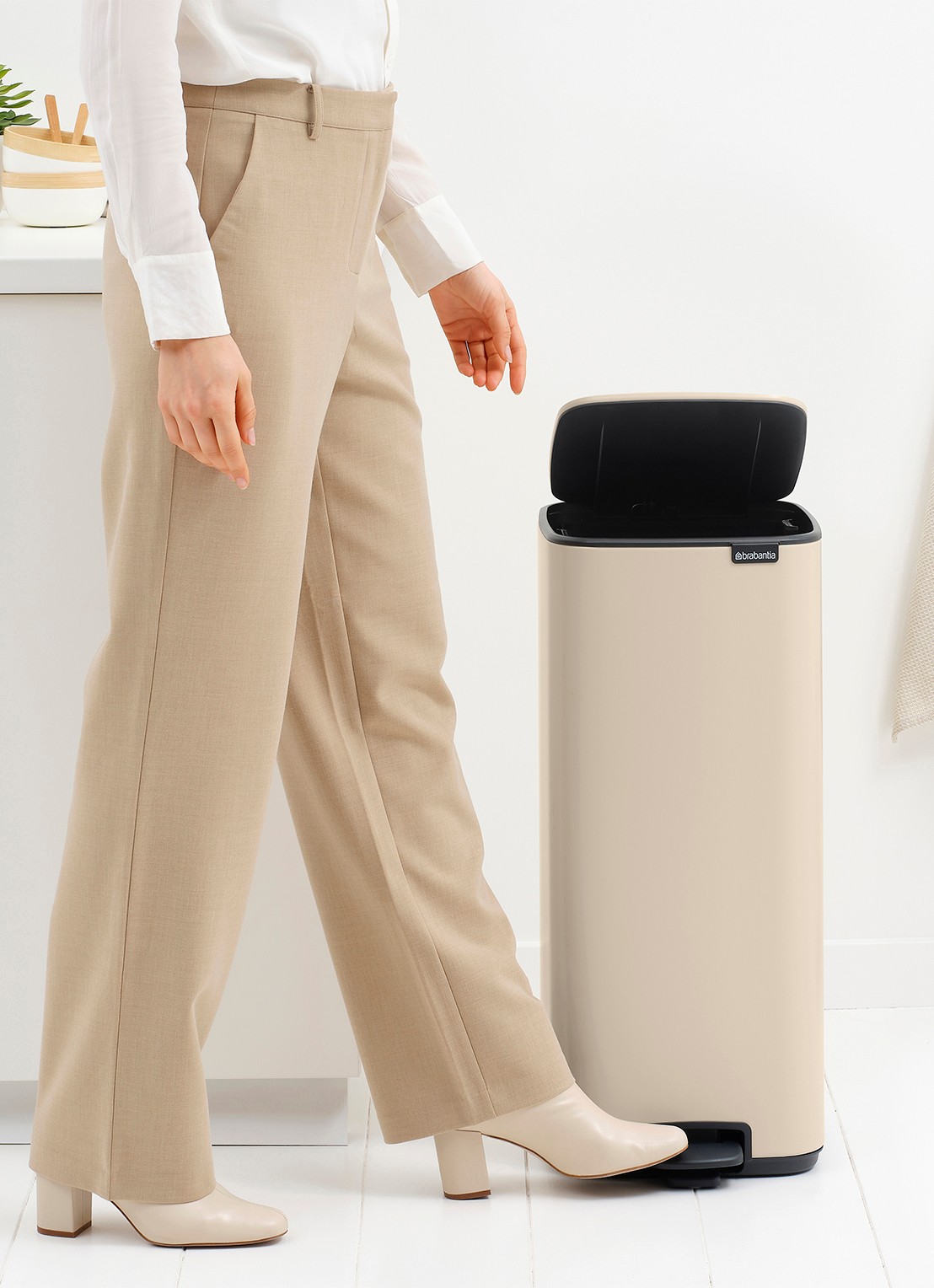 Brabantia Bo pedaalemmer 30 liter - detail 6 beige