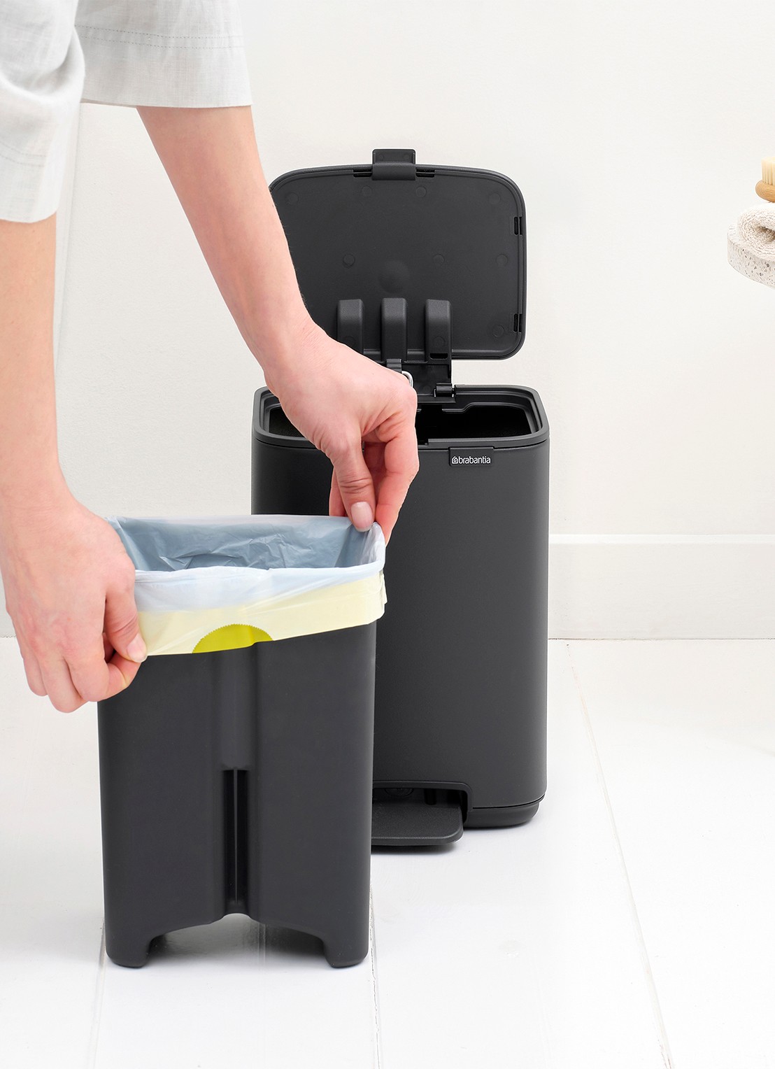 Brabantia Bo pedaalemmer 4 liter  - detail 6 zwart