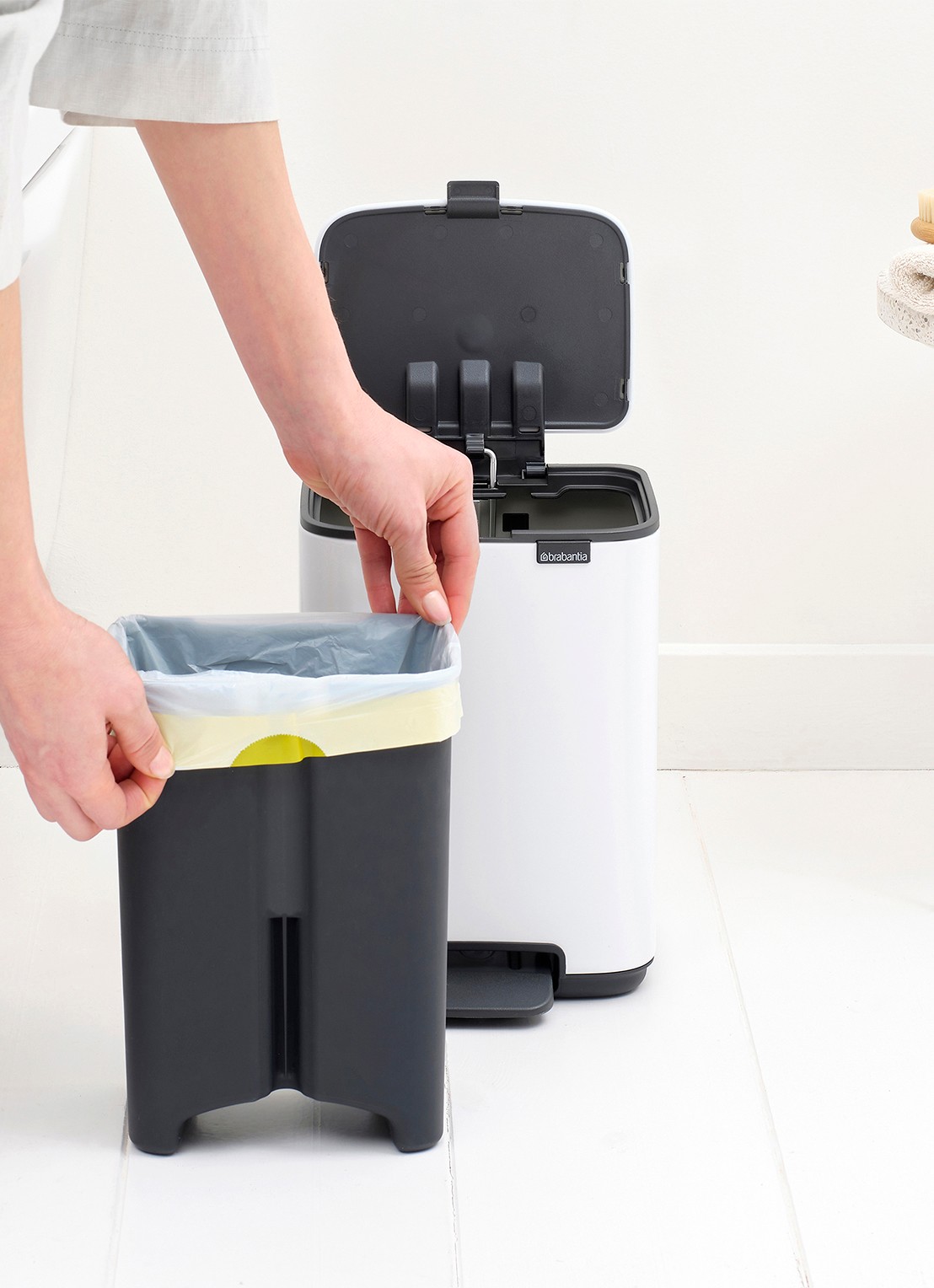 Brabantia Bo pedaalemmer 4 liter  - detail 4 wit