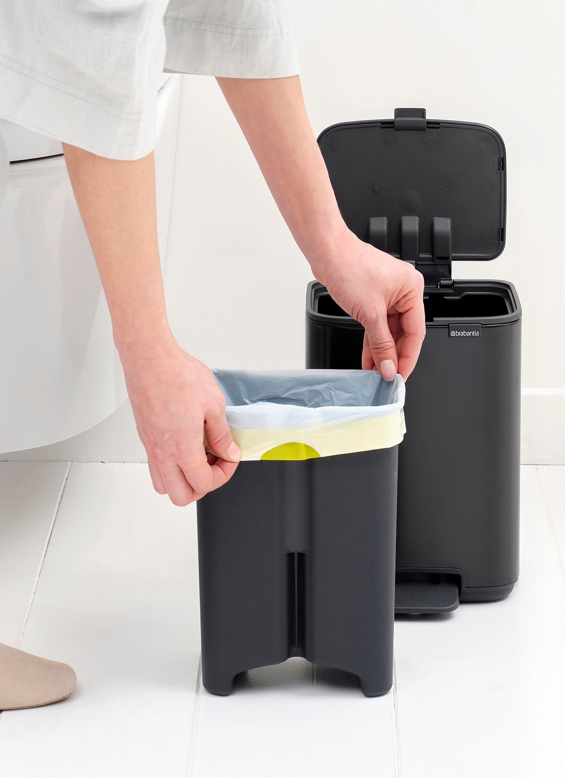 Brabantia Bo pedaalemmer 4 liter  - detail 3 zwart