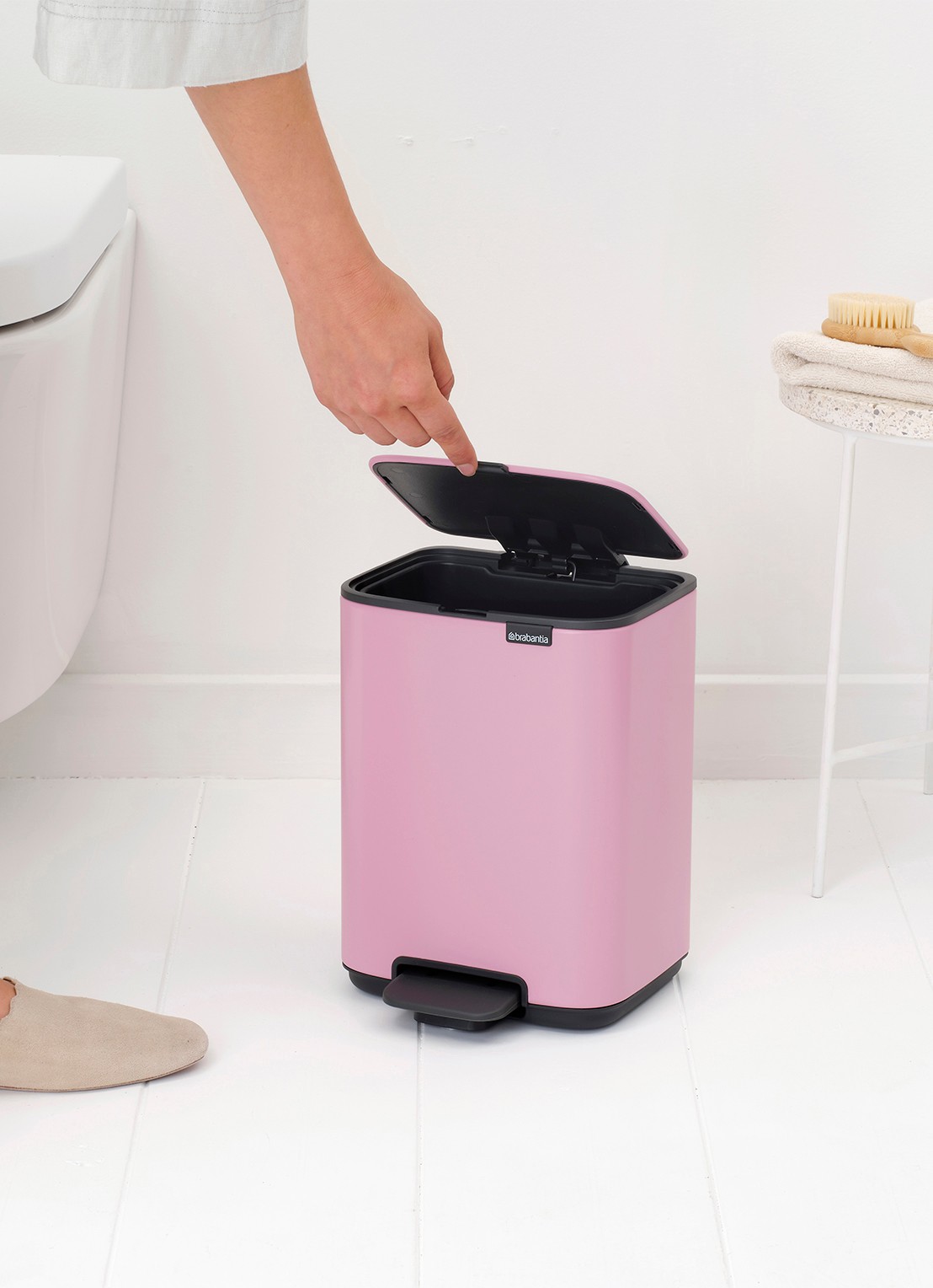 Brabantia Bo pedaalemmer 4 liter - detail 5 donkerroze