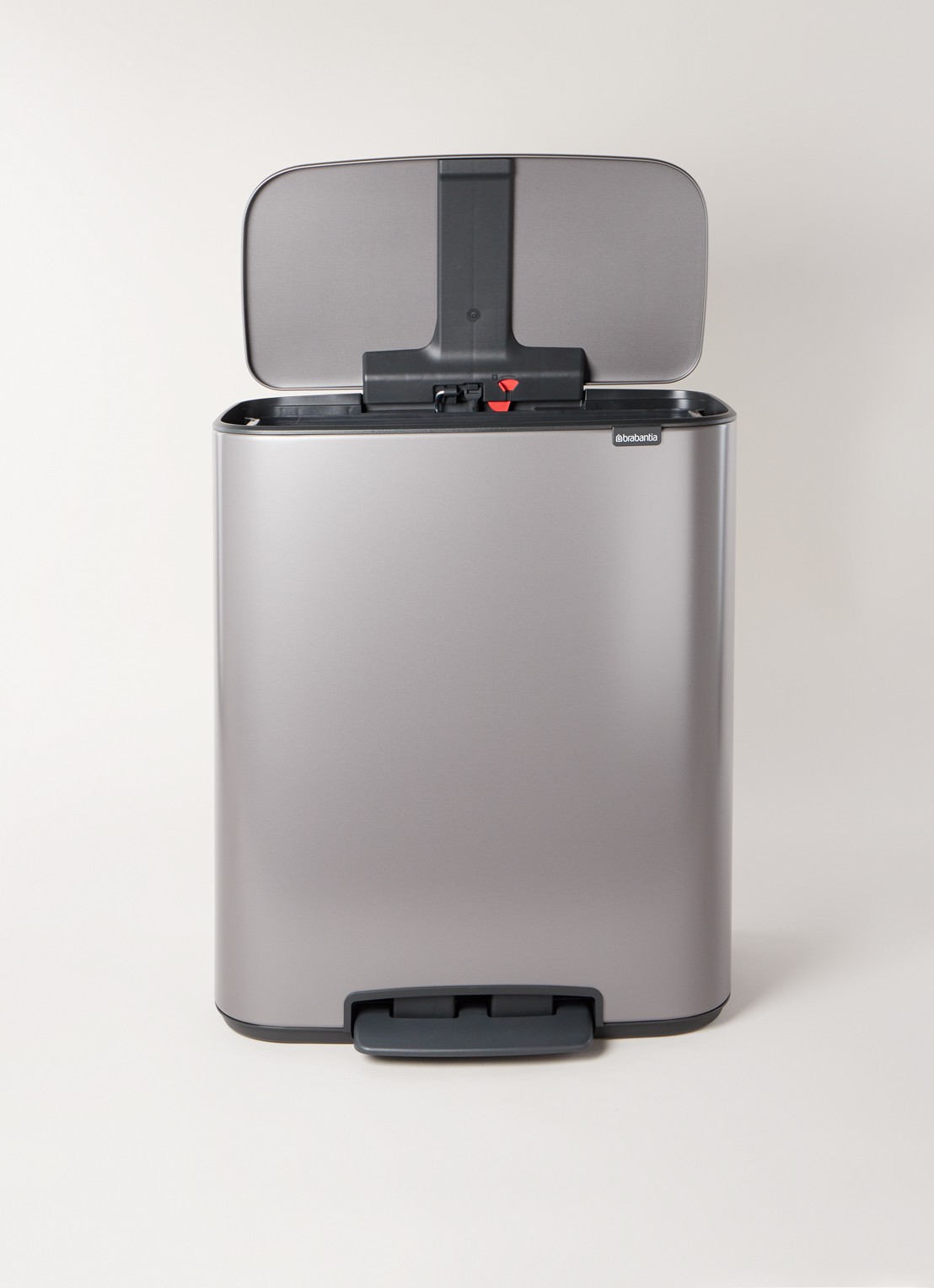 Brabantia Bo pedaalemmer 60 liter - voorkant 4 donkergrijs