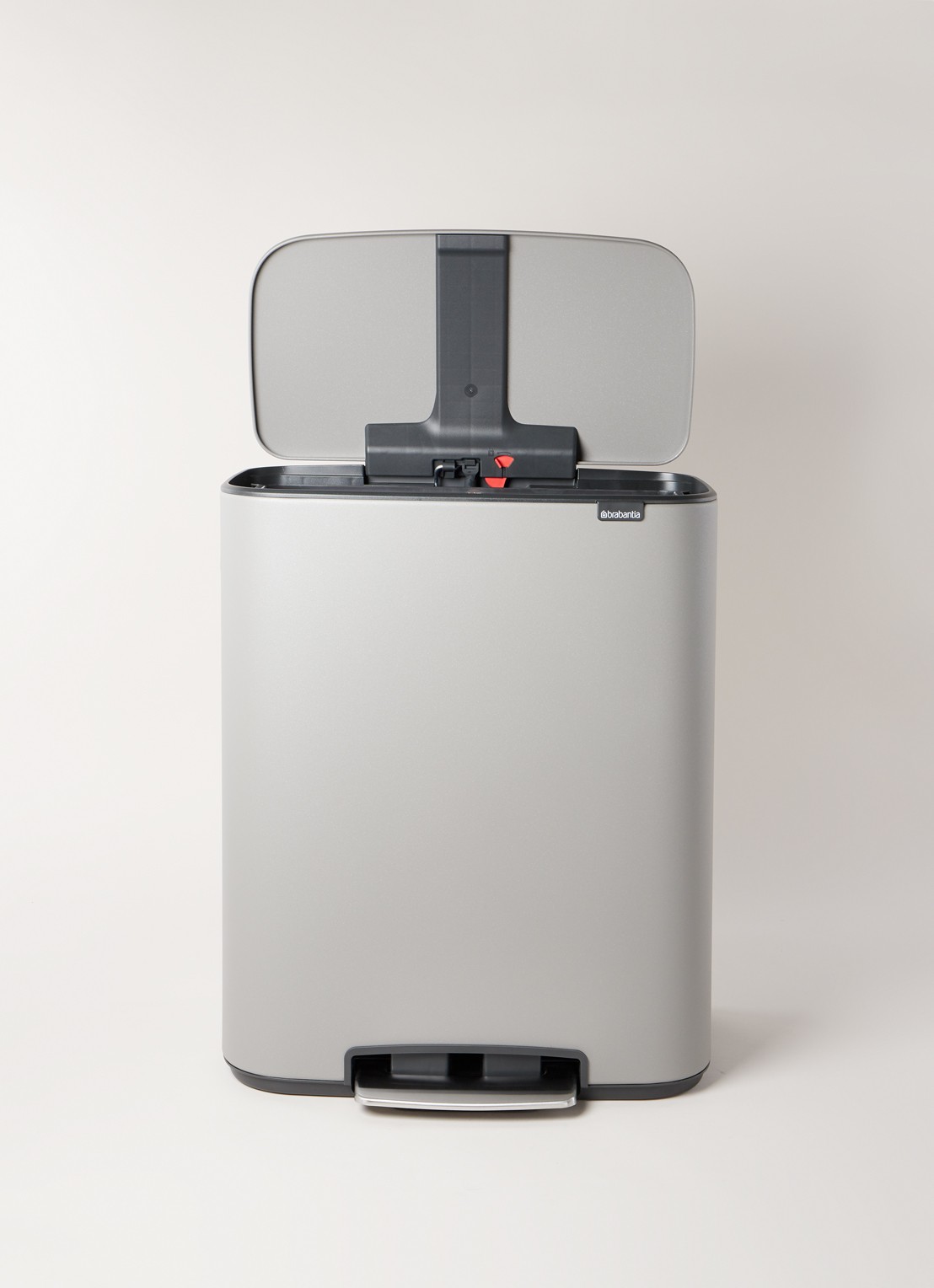 Brabantia Bo pedaalemmer 60 liter - voorkant 2 grijs