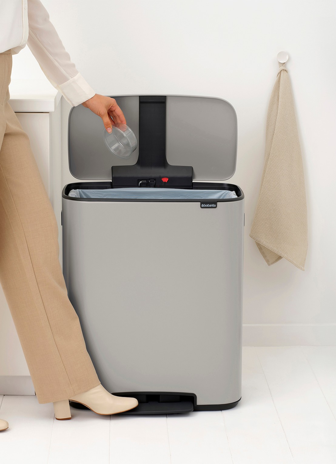 Brabantia Bo pedaalemmer 60 liter - detail 6 middengrijs