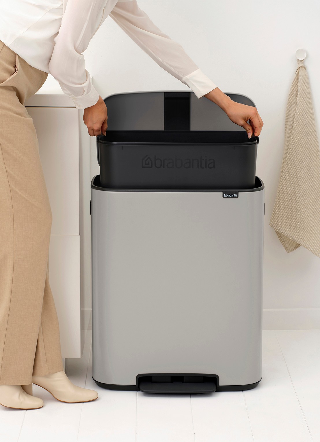 Brabantia Bo pedaalemmer 60 liter - detail 7 middengrijs