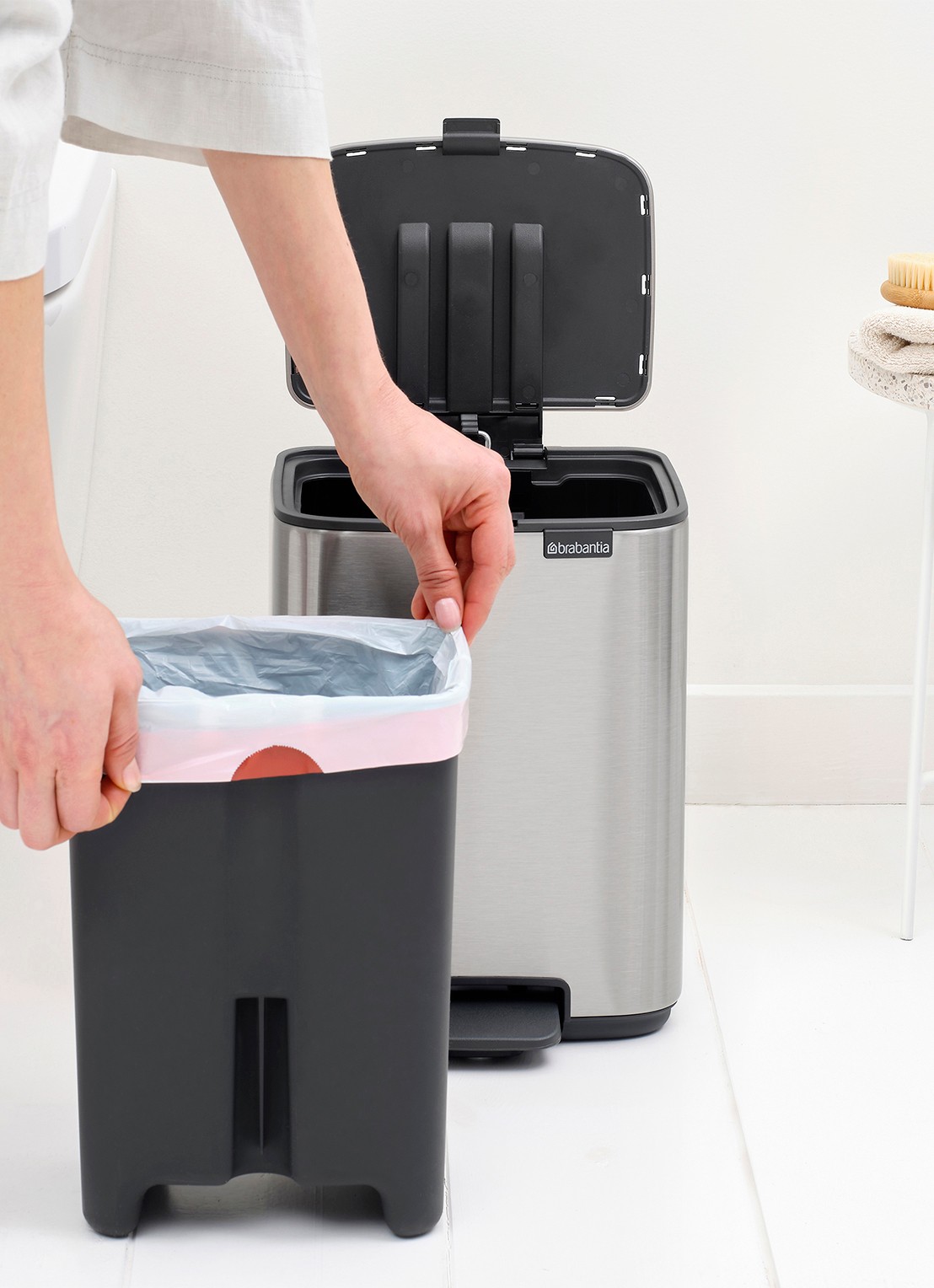 Brabantia Bo pedaalemmer 7 liter - detail 4 metallic