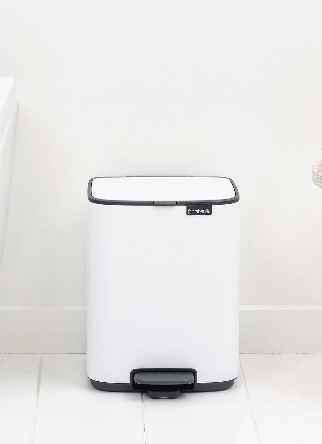 Brabantia Bo pedaalemmer 7 liter - detail 6 wit