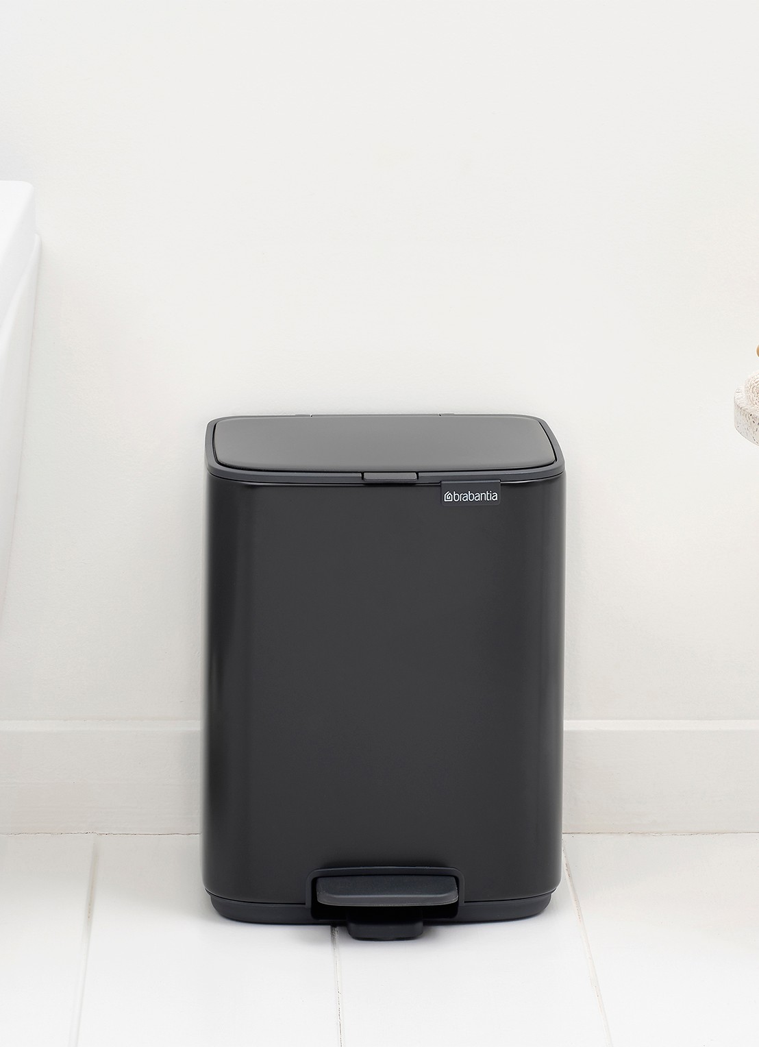 Brabantia Bo pedaalemmer 7 liter - detail 4 zwart