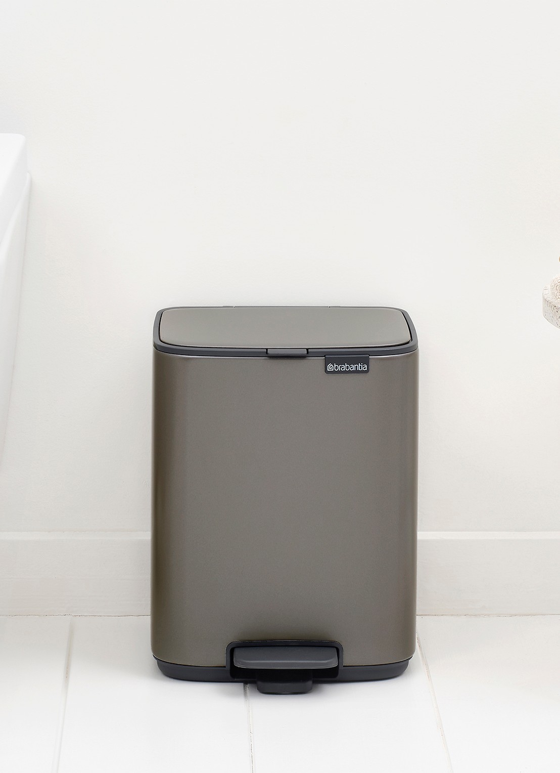 Brabantia Bo pedaalemmer 7 liter - detail 4 grijs