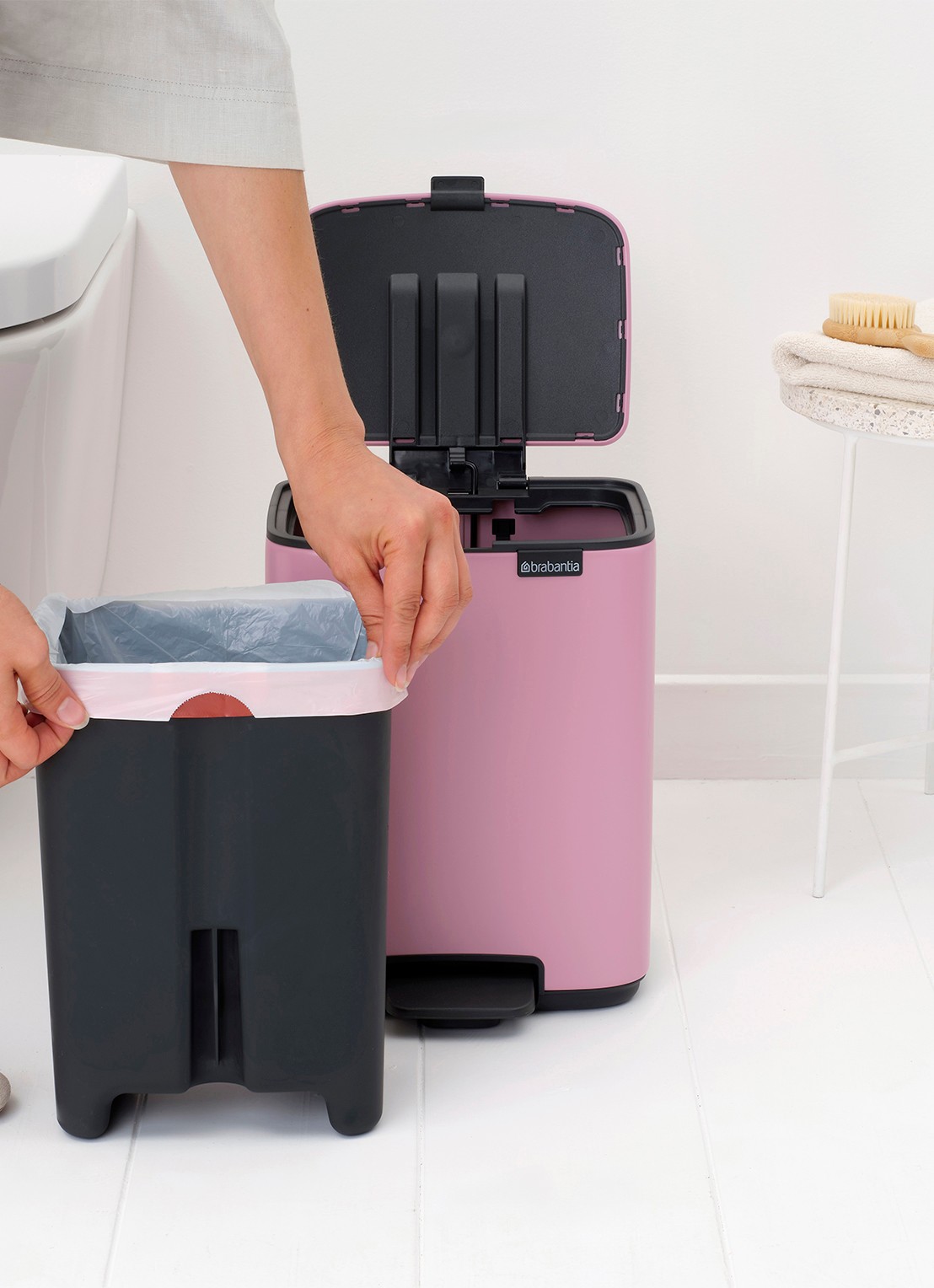 Brabantia Bo pedaalemmer 7 liter - detail 7 donkerroze