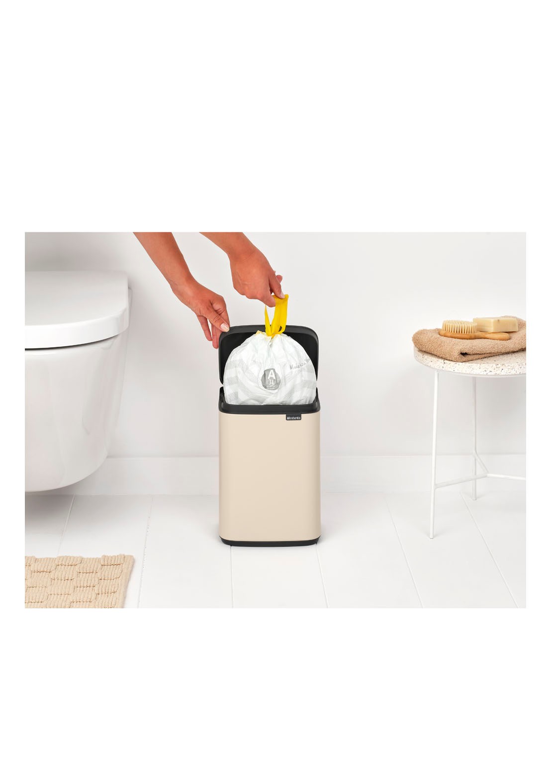 Brabantia Bo prullenbak met deksel 4 liter - detail 7 beige