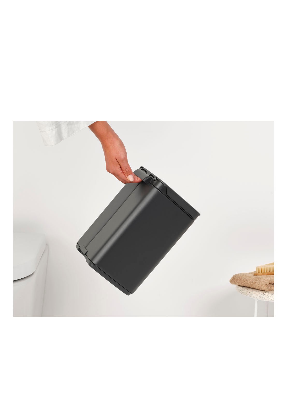 Brabantia Bo prullenbak met deksel 4 liter - detail 6 antraciet