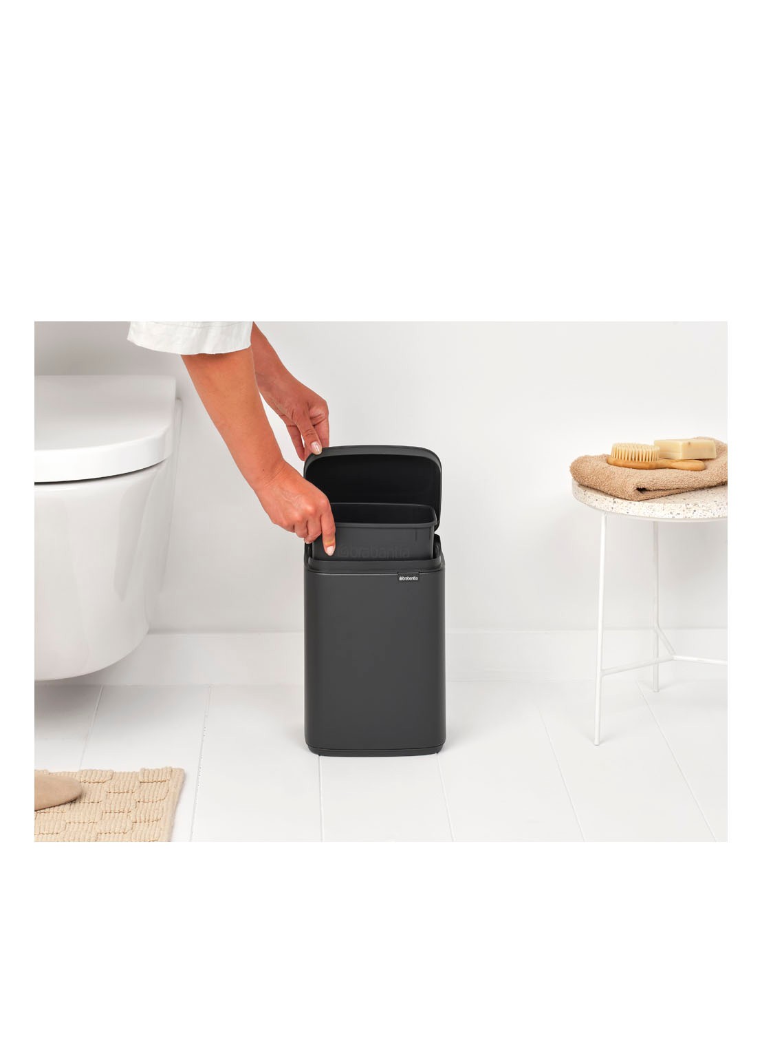 Brabantia Bo prullenbak met deksel 4 liter - detail 8 antraciet