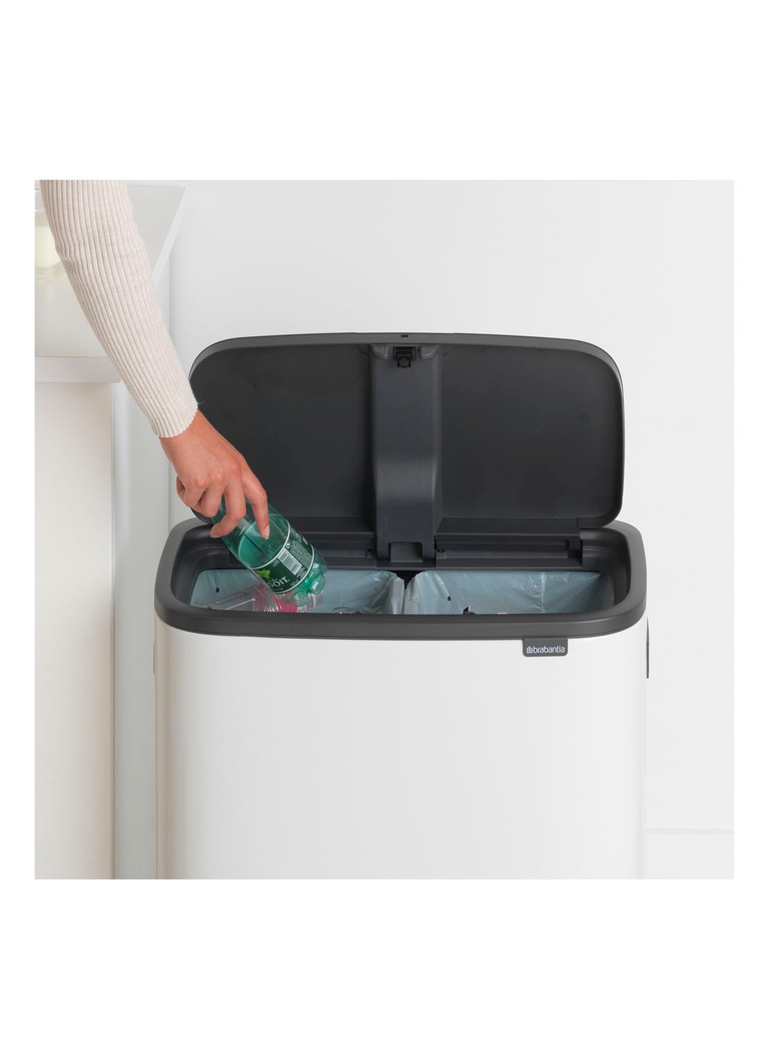 Brabantia Bo Touch Bin  duo prullenbak met deksel  2 x 30 liter - detail 2 wit