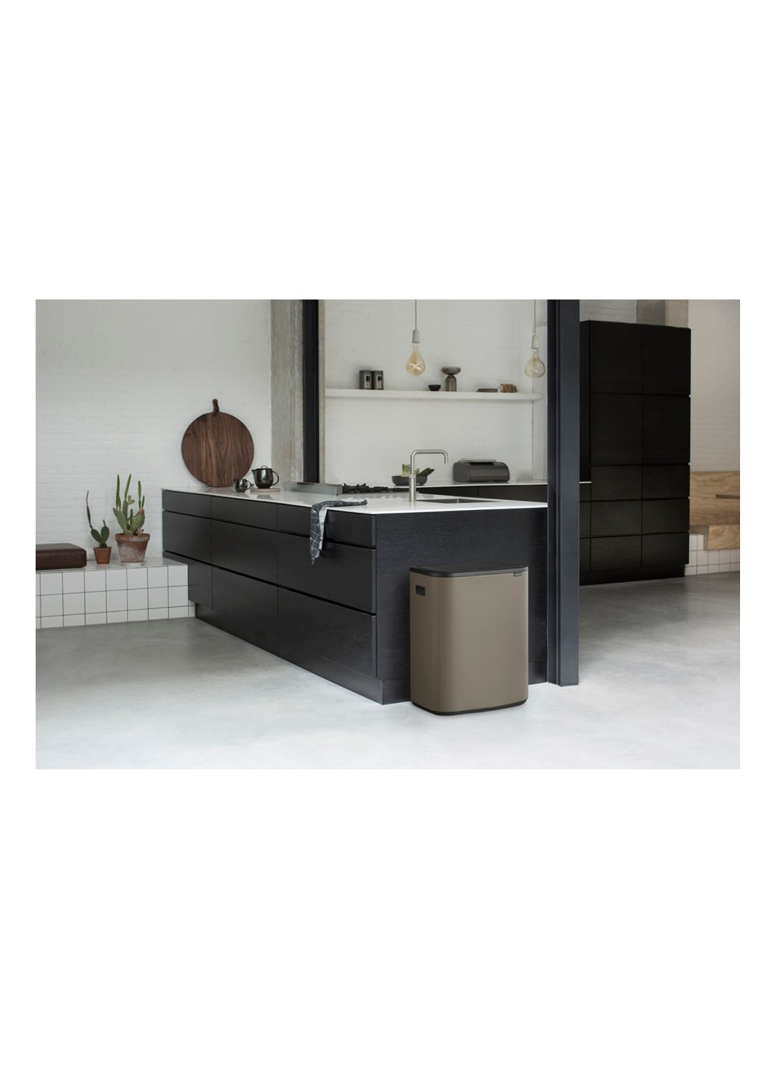 Brabantia Bo Touch Bin  duo prullenbak met deksel  2 x 30 liter - detail 7 donkergrijs