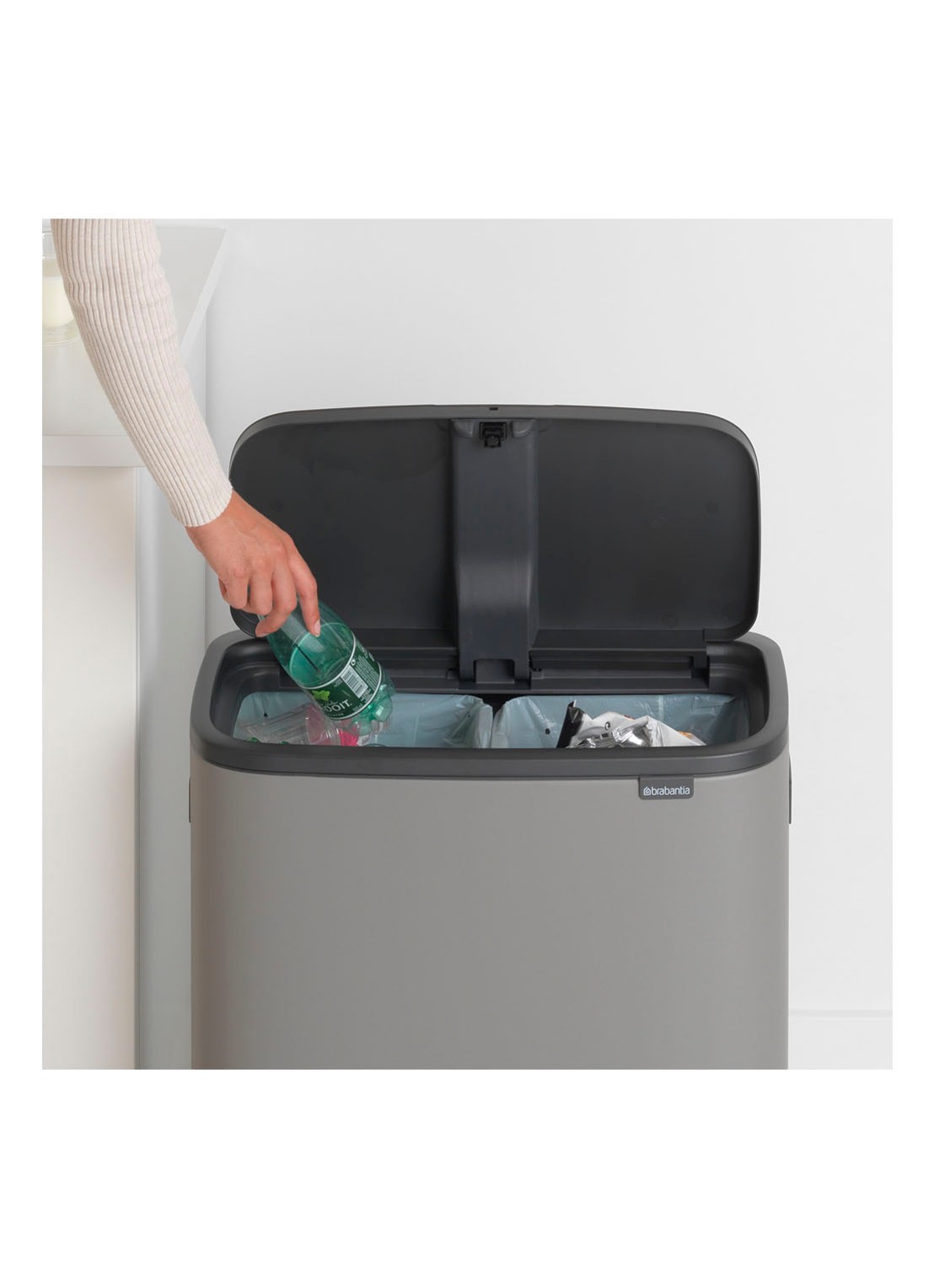 Brabantia Bo Touch Bin  duo prullenbak met deksel  2 x 30 liter - detail 2 grijs