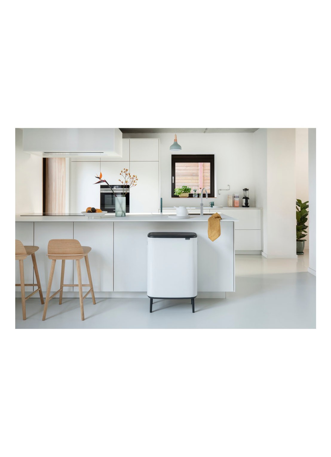 Brabantia Bo Touch Bin Hi  duo prullenbak met deksel op pootjes 2 x 30 liter - voorkant 2 wit