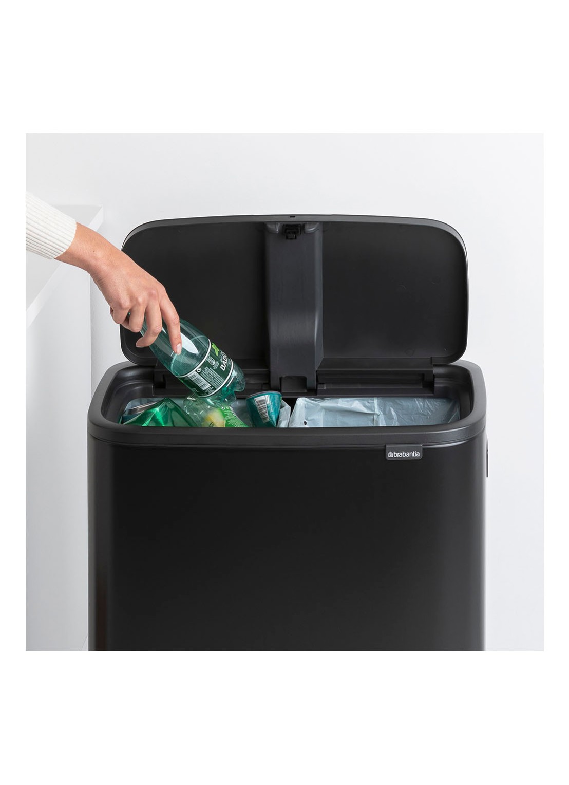Brabantia Bo Touch Bin Hi  duo prullenbak met deksel op pootjes 2 x 30 liter - detail 4 zwart