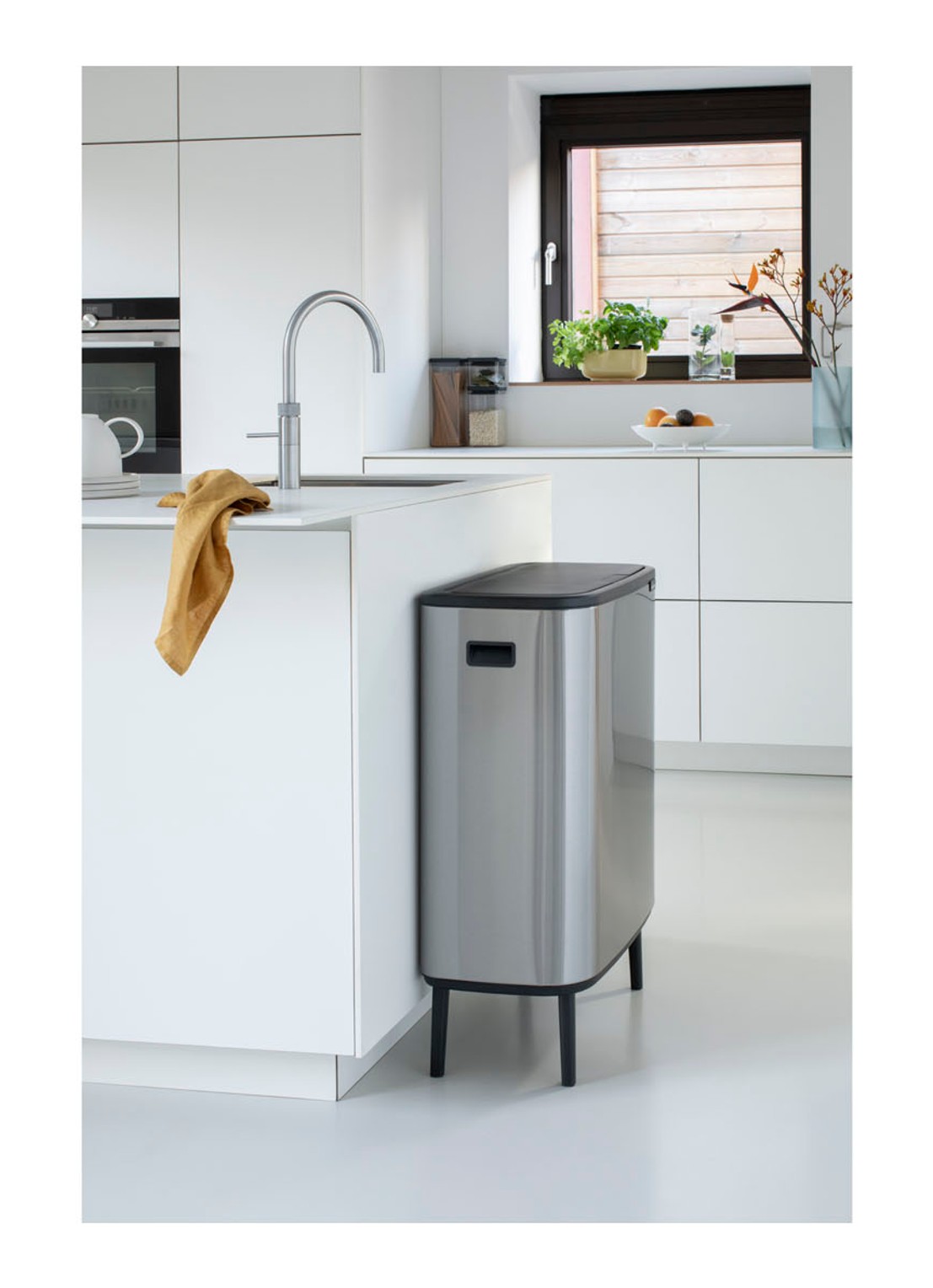 Brabantia Bo Touch Bin Hi  duo prullenbak met deksel op pootjes 2 x 30 liter - detail 7 zilver