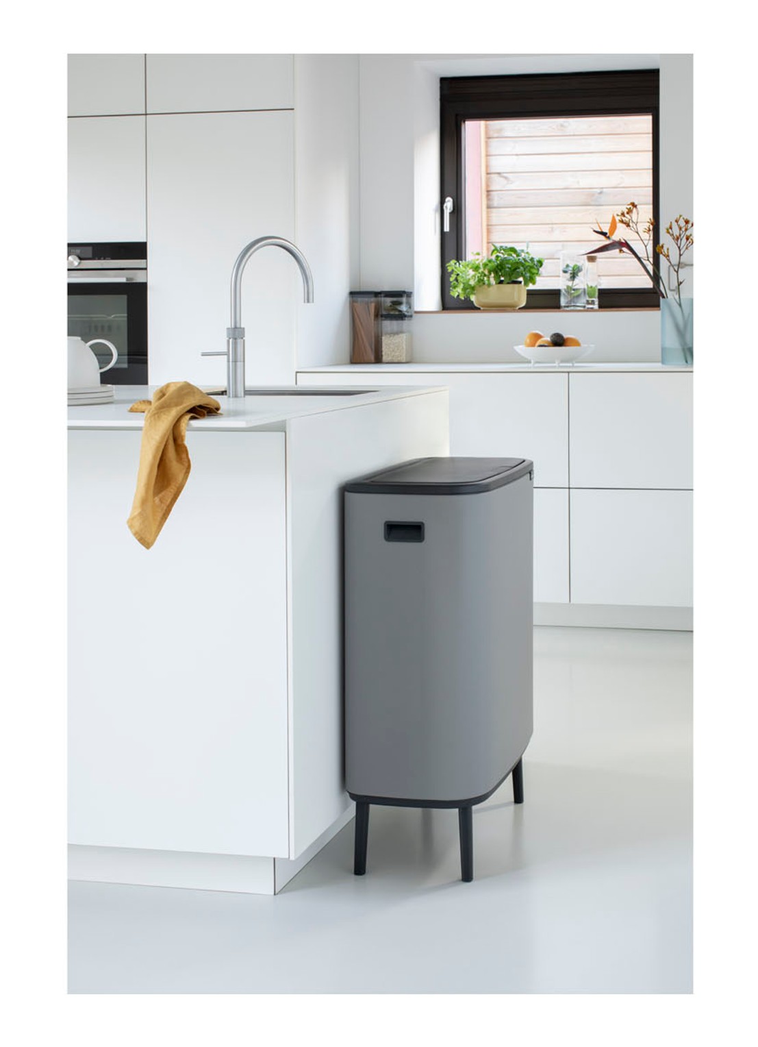 Brabantia Bo Touch Bin Hi  duo prullenbak met deksel op pootjes 2 x 30 liter - detail 7 grijs
