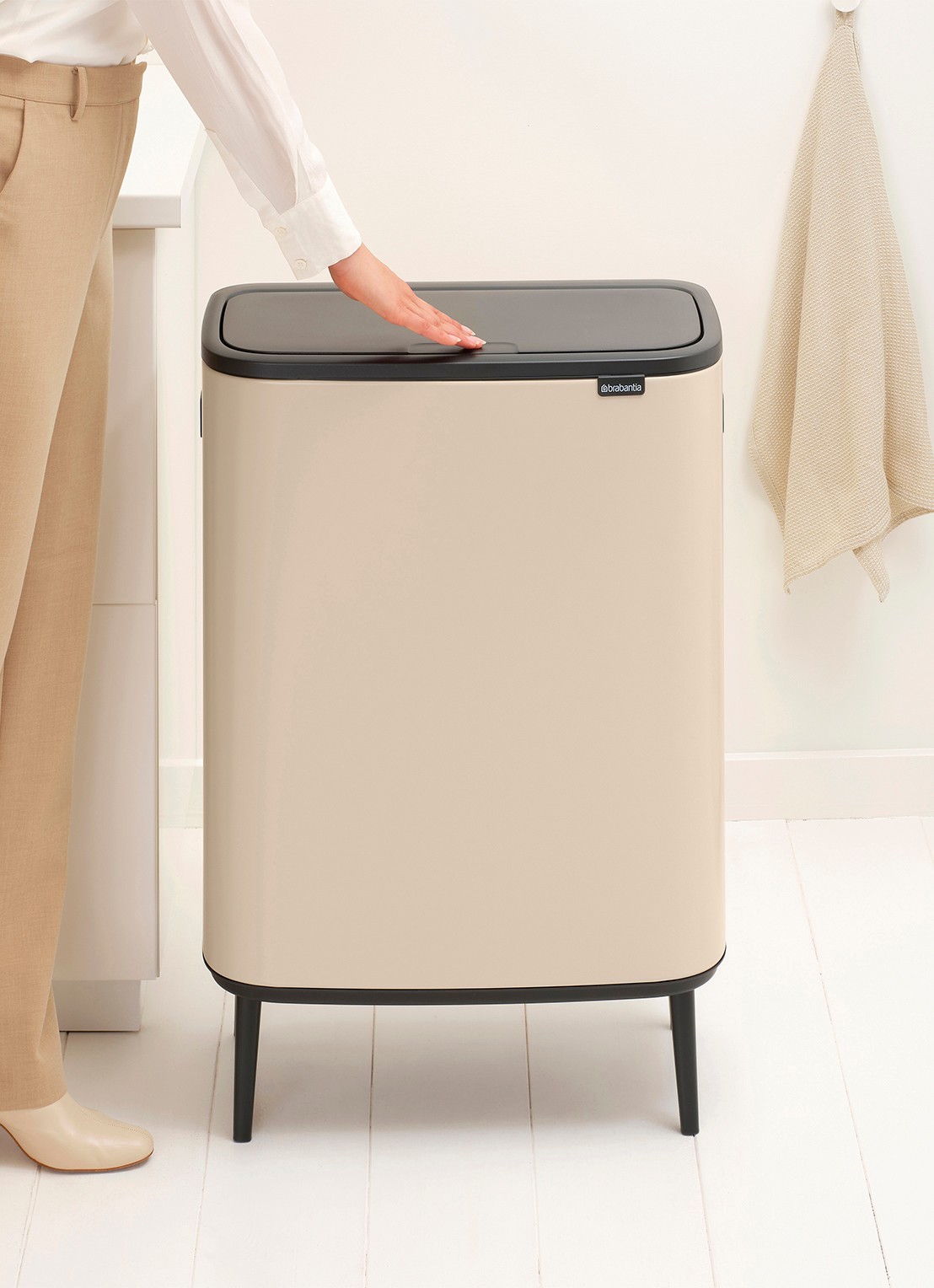Brabantia Bo Touch Bin Hi prullenbak 2 x 30 liter - detail 4 beige
