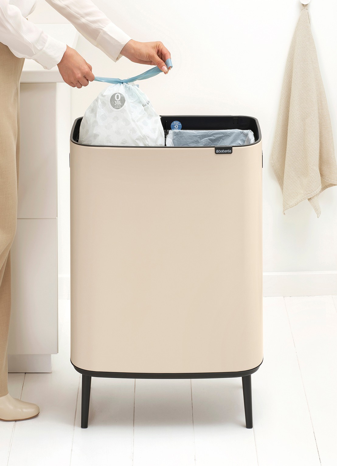 Brabantia Bo Touch Bin Hi prullenbak 2 x 30 liter - detail 6 beige