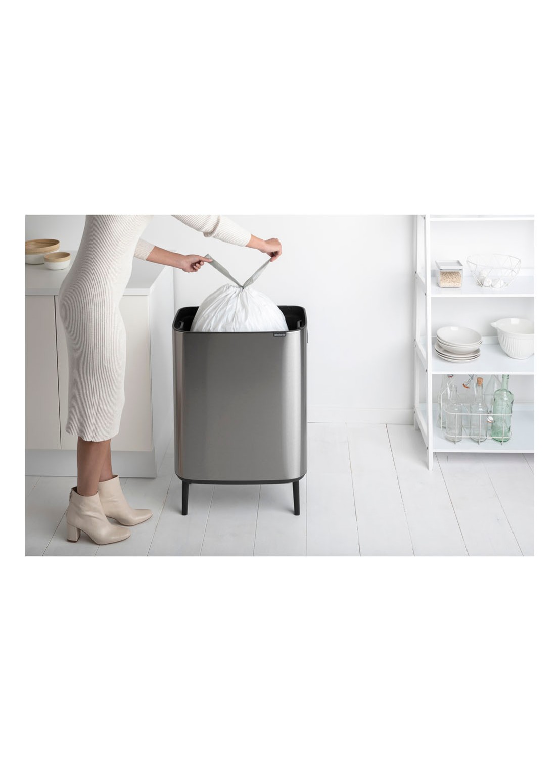 Brabantia Bo Touch Bin Hi prullenbak met deksel op pootjes 60 liter - detail 4 zilver