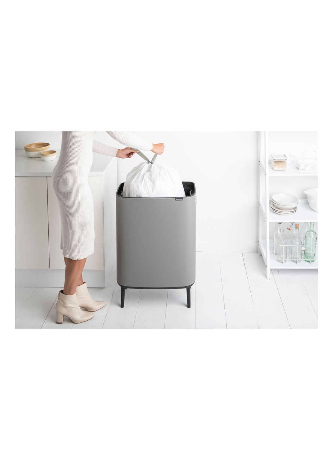 Brabantia Bo Touch Bin Hi prullenbak met deksel op pootjes 60 liter - detail 6 grijs