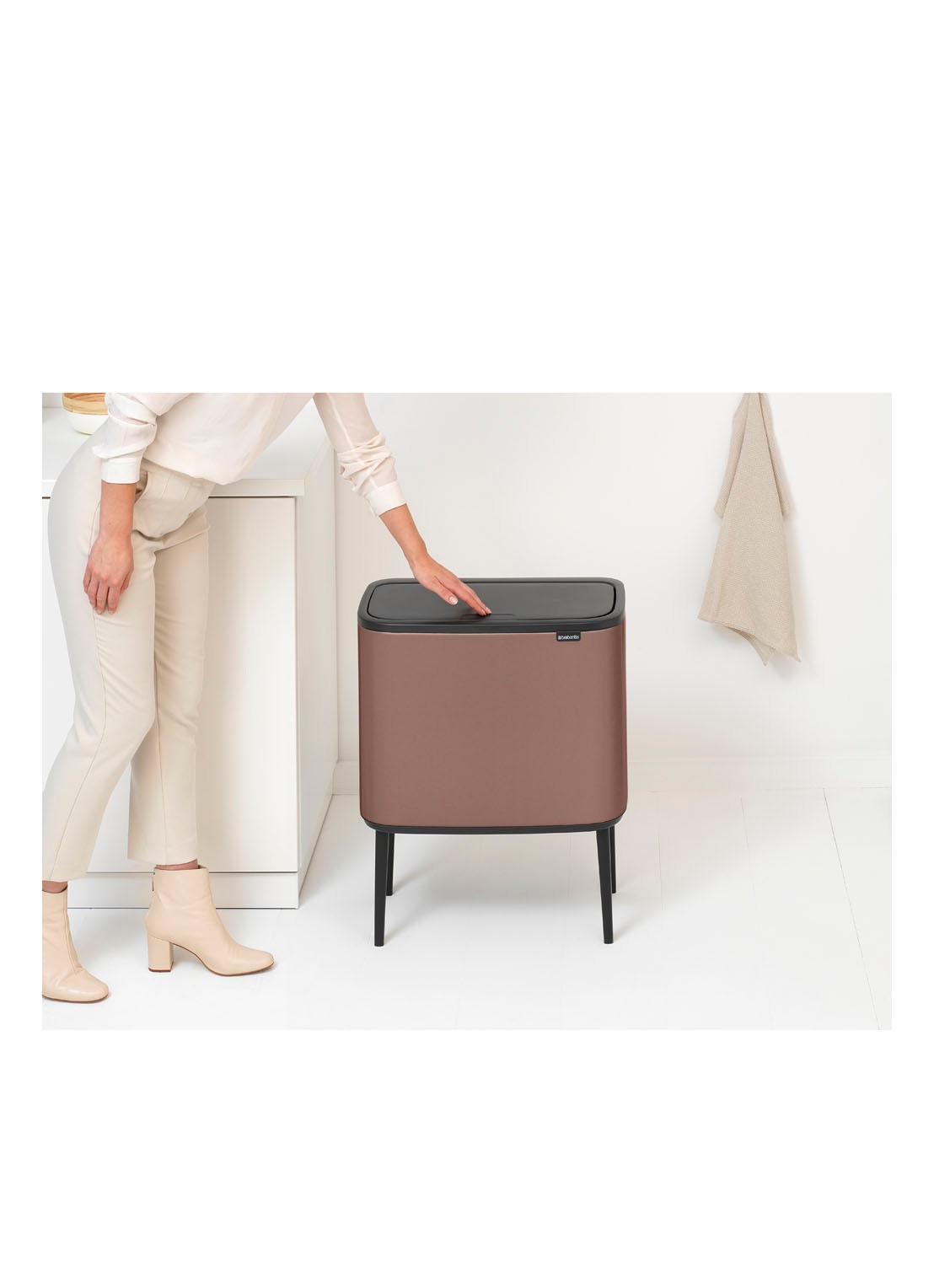 Brabantia Bo Touch Bin prullenbak 11 + 23 liter - detail 4 taupe
